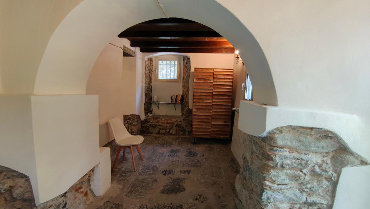 Biassa La Casa Delle Pietre Parlanti - Casa In Pietra Ai Piedi Del Parco Delle 5 Terre Bed & Breakfast エクステリア 写真