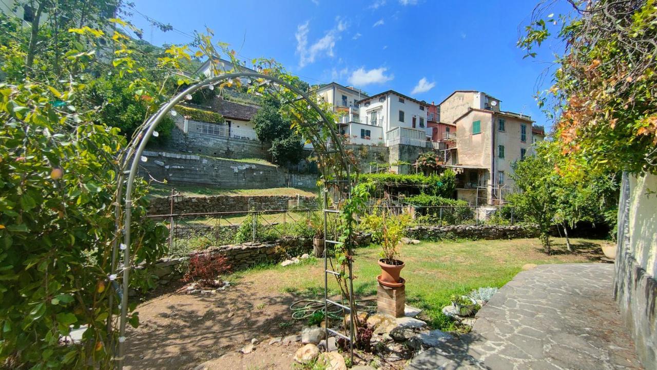 Biassa La Casa Delle Pietre Parlanti - Casa In Pietra Ai Piedi Del Parco Delle 5 Terre Bed & Breakfast エクステリア 写真