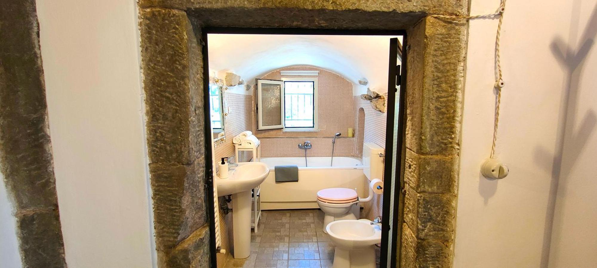 Biassa La Casa Delle Pietre Parlanti - Casa In Pietra Ai Piedi Del Parco Delle 5 Terre Bed & Breakfast エクステリア 写真