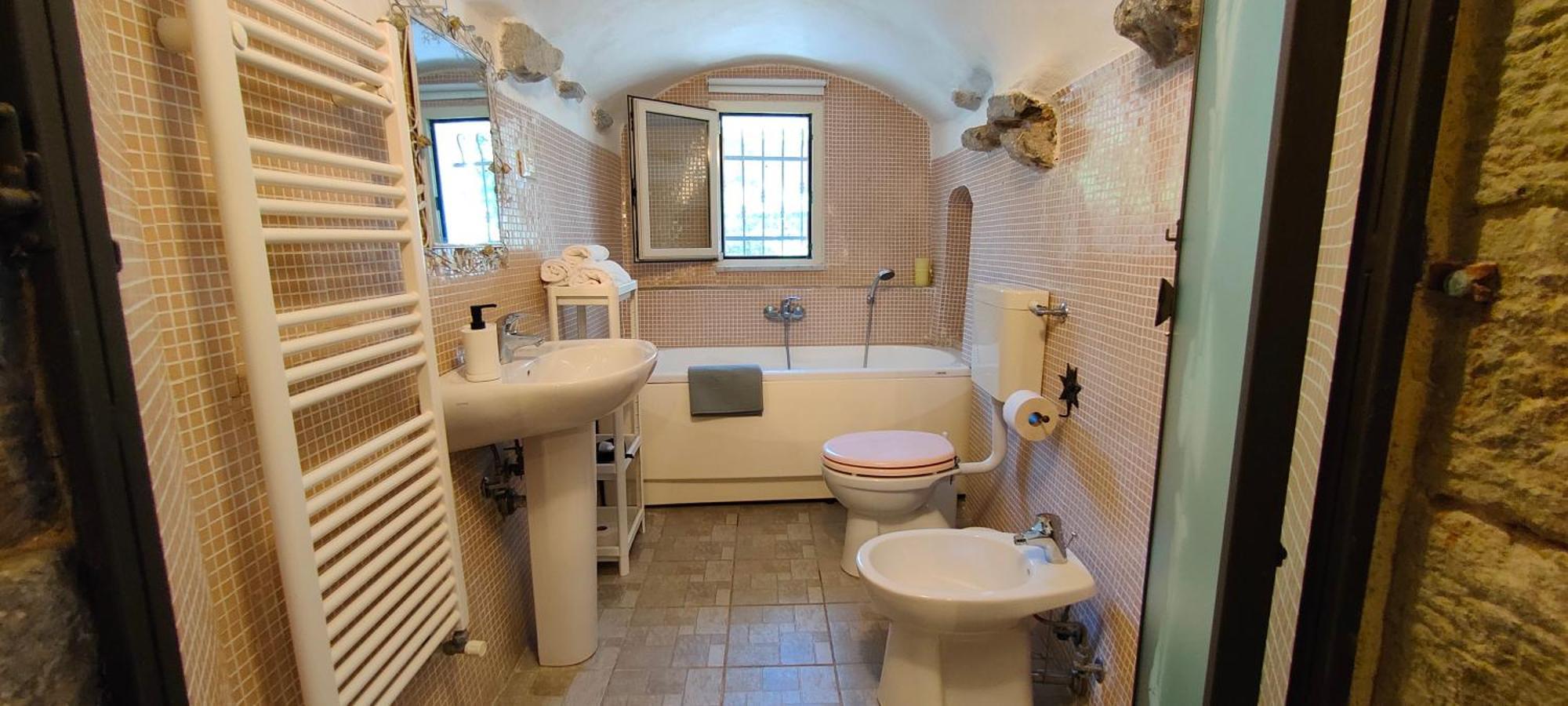 Biassa La Casa Delle Pietre Parlanti - Casa In Pietra Ai Piedi Del Parco Delle 5 Terre Bed & Breakfast エクステリア 写真