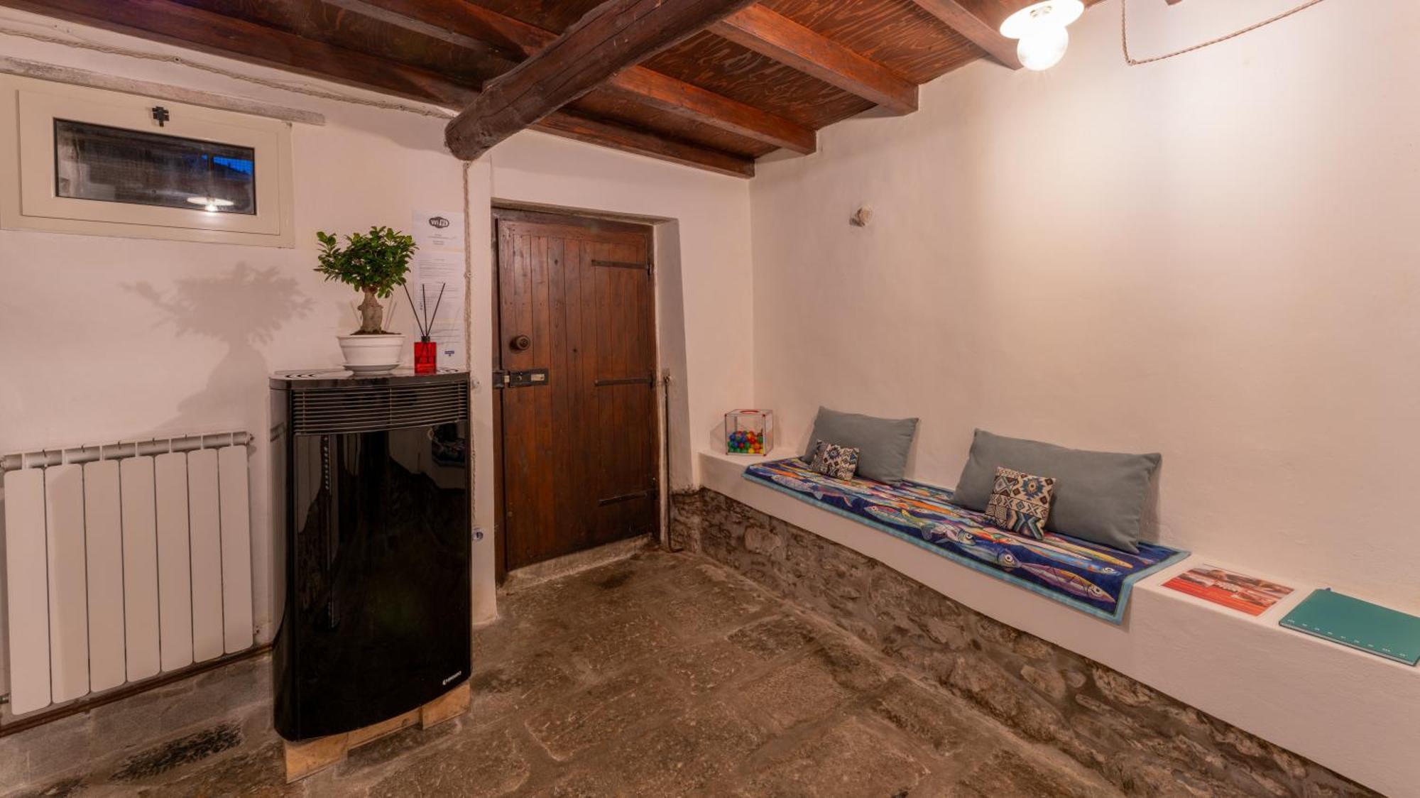 Biassa La Casa Delle Pietre Parlanti - Casa In Pietra Ai Piedi Del Parco Delle 5 Terre Bed & Breakfast エクステリア 写真