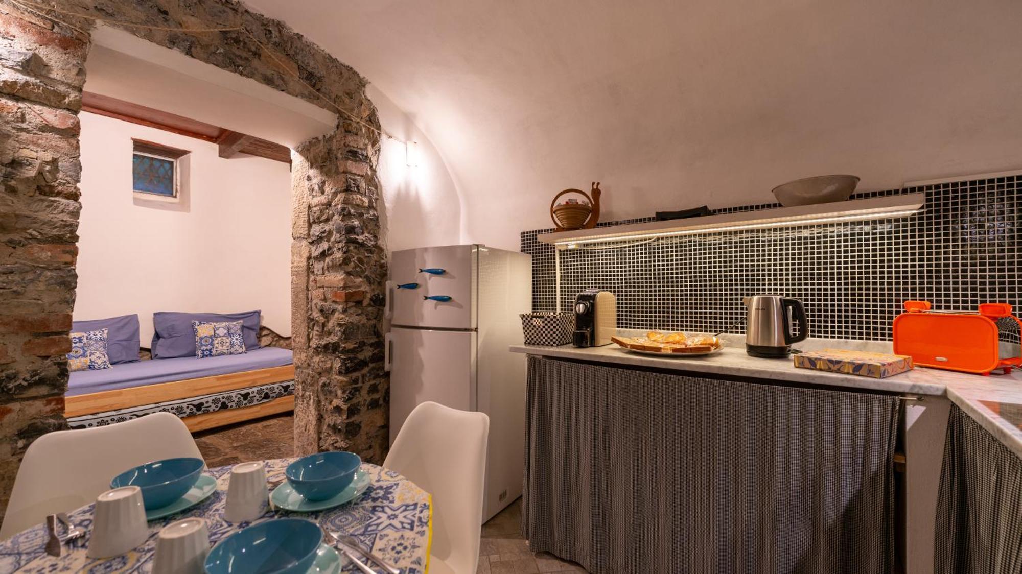 Biassa La Casa Delle Pietre Parlanti - Casa In Pietra Ai Piedi Del Parco Delle 5 Terre Bed & Breakfast エクステリア 写真